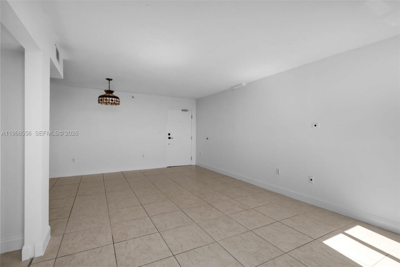 1475 SW 8th St , Unit 610, Miami, FL 33135 Photo