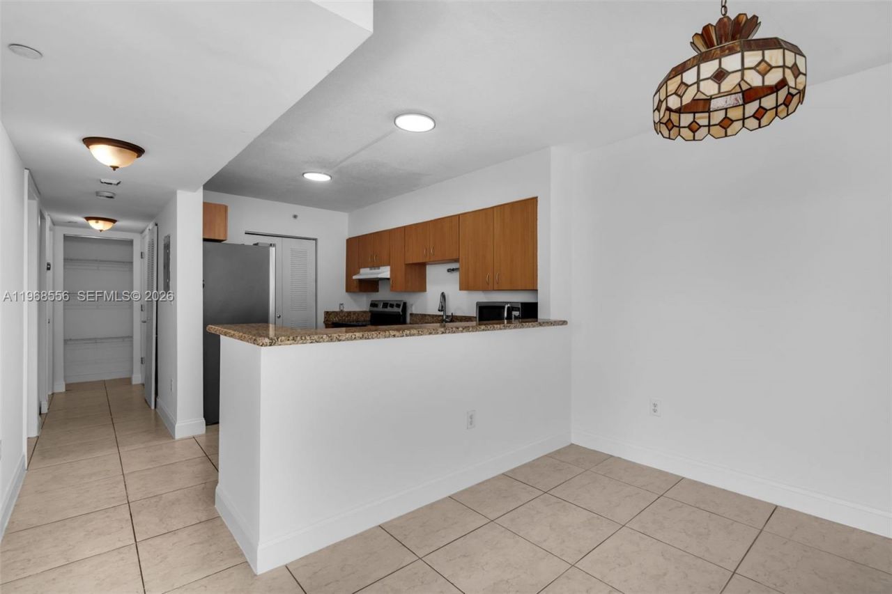 1475 SW 8th St , Unit 610, Miami, FL 33135 Photo