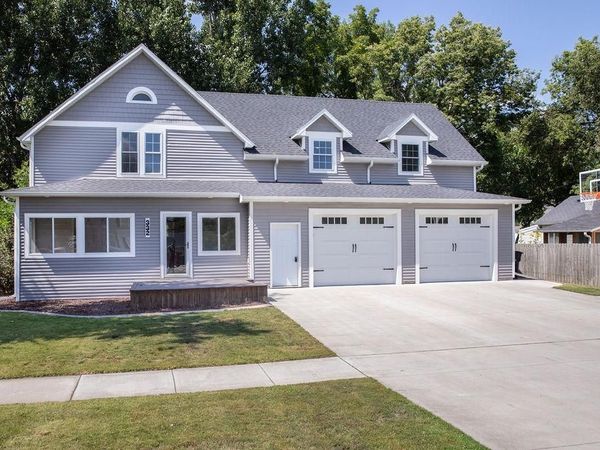 332 8th Avenue N, Casselton, ND 58012