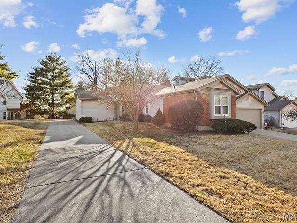 3060 Autumn Shores Drive , Maryland Heights, MO 63043