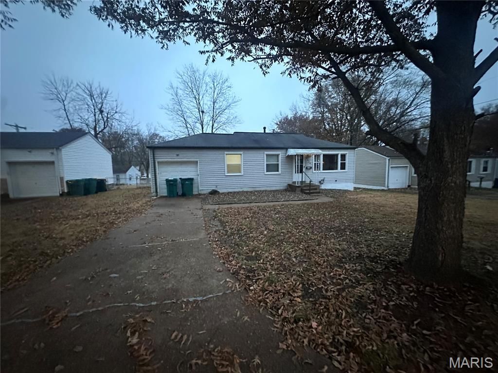1124 Bakewell Drive, Saint Louis, MO 63137 Main Photo