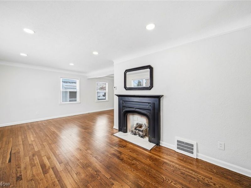 291 E 204th Street, Euclid, OH 44123 Photo 3