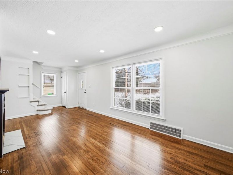 291 E 204th Street, Euclid, OH 44123 Photo 4