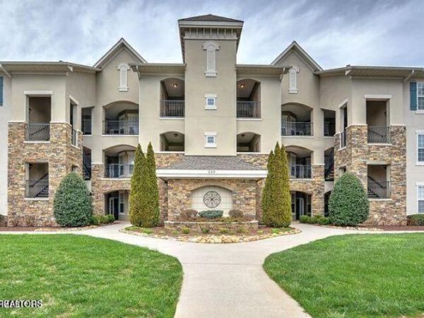 545 Rarity Bay Pkwy, Vonore, TN 37885