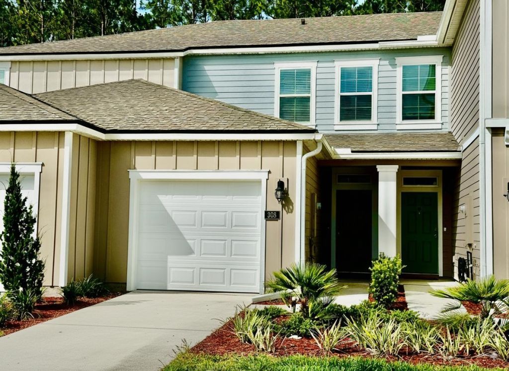 303 Redbud Rd, Palm Coast, FL 32137 Main Photo