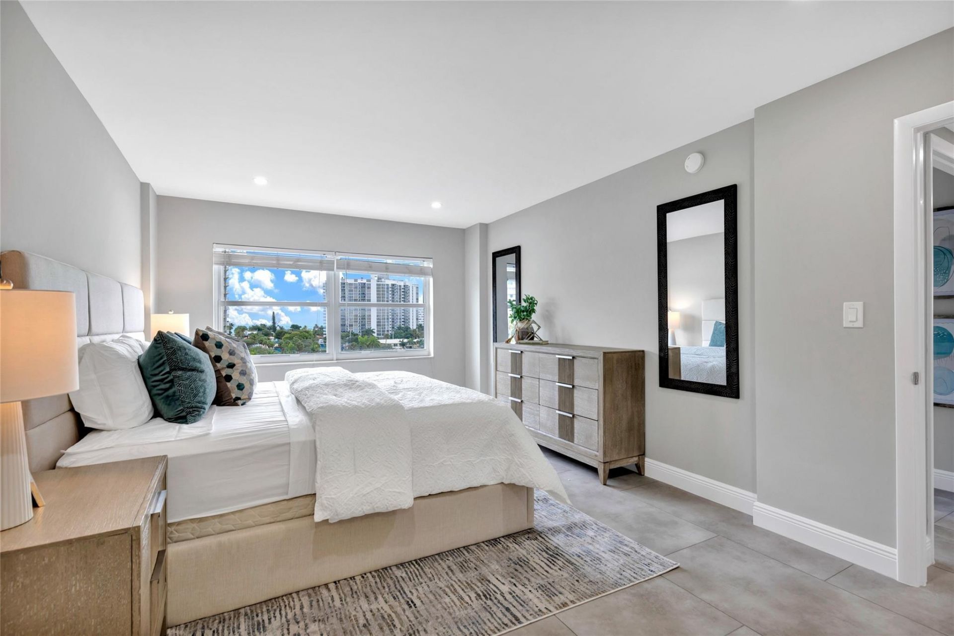 2900 NE 30th St, Unit 7H, Fort Lauderdale, FL 33306 Photo