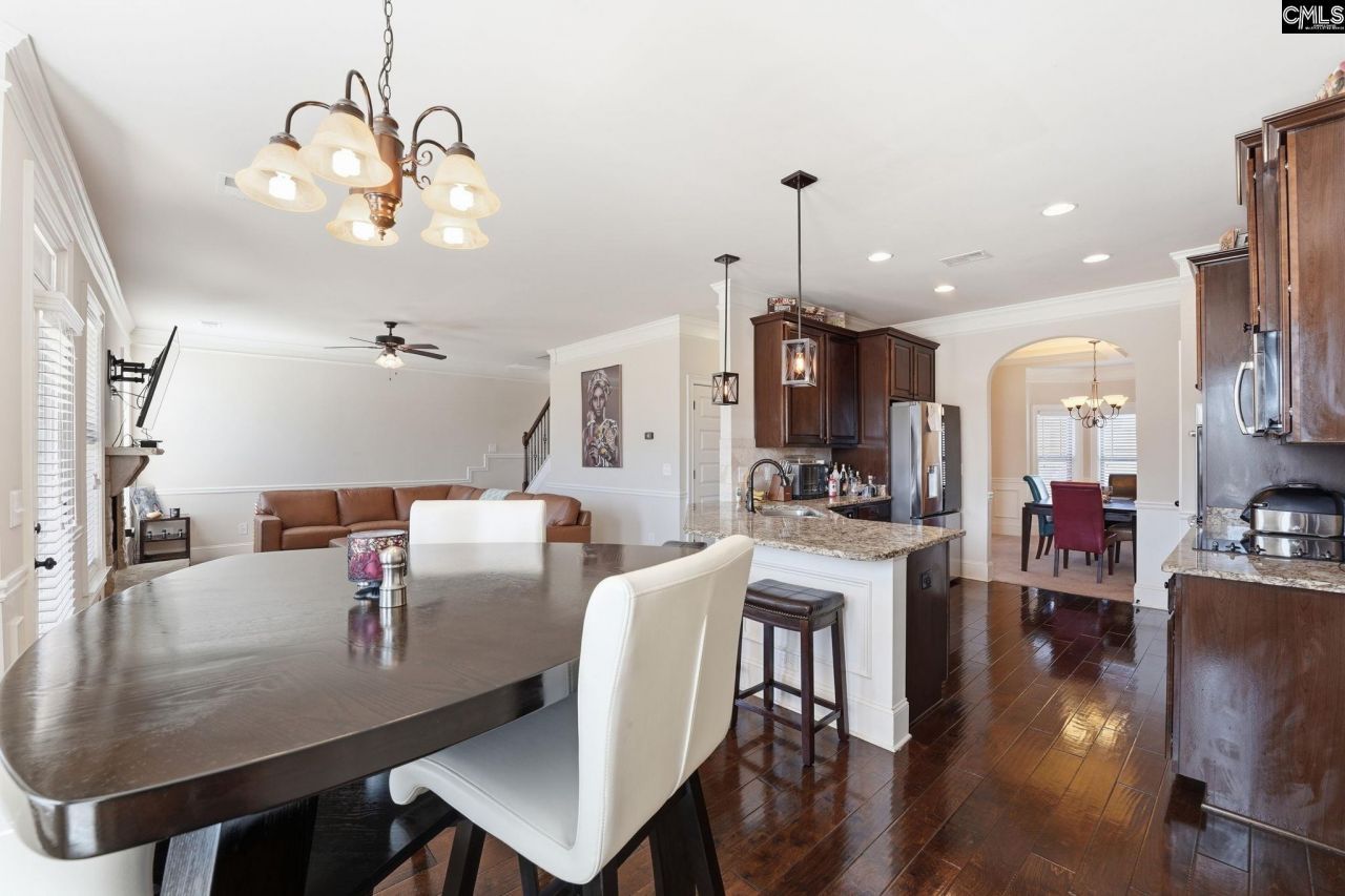 8 Hillfoots Photo 18