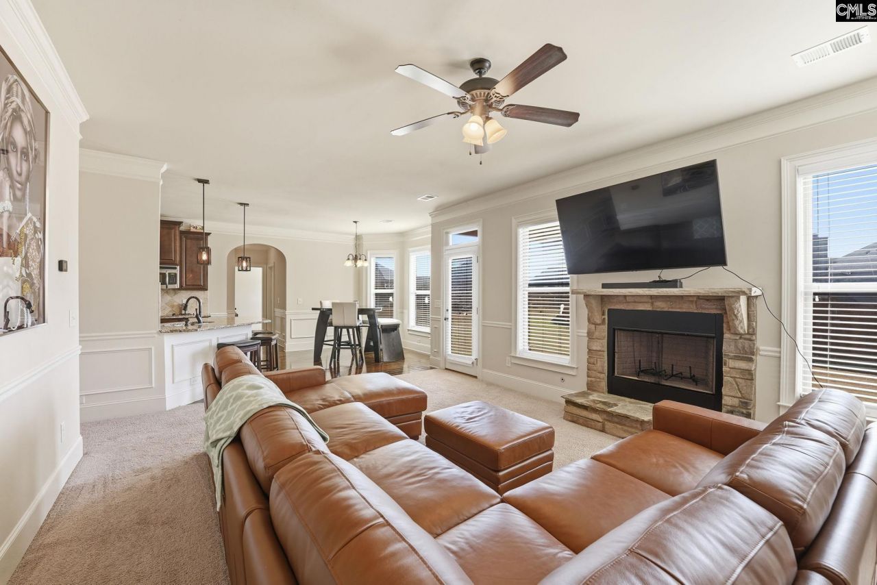 8 Hillfoots Photo 21