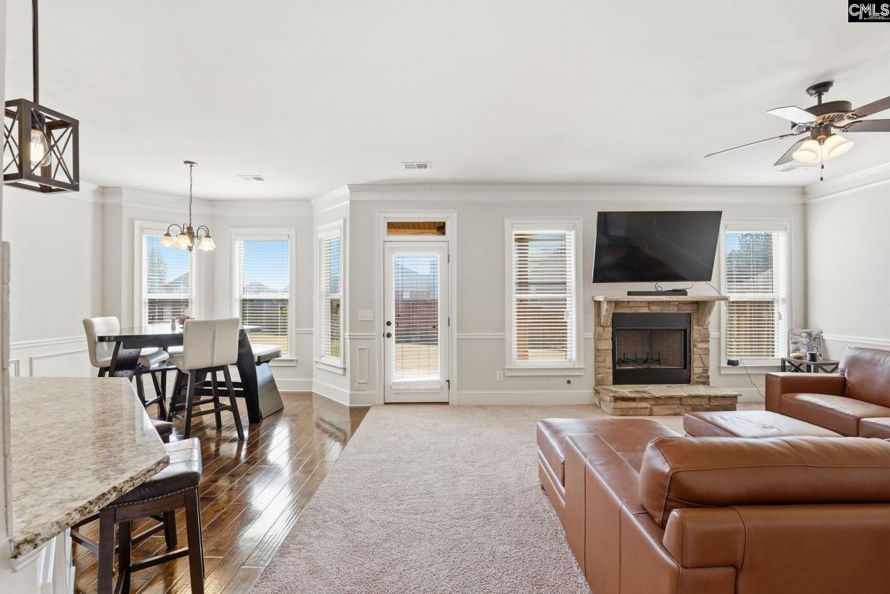 8 Hillfoots Photo 22