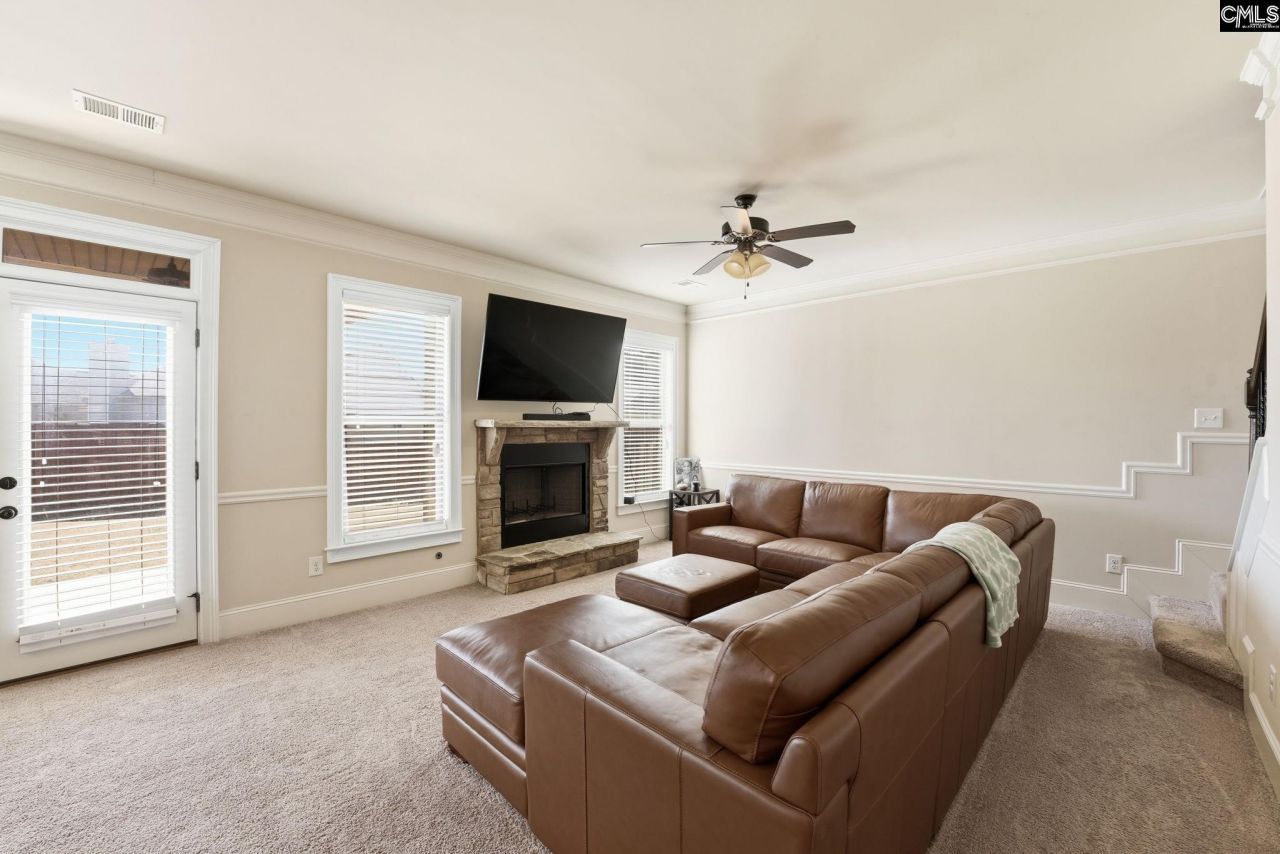 8 Hillfoots Photo 23