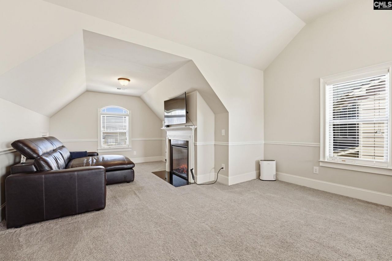 8 Hillfoots Photo 38