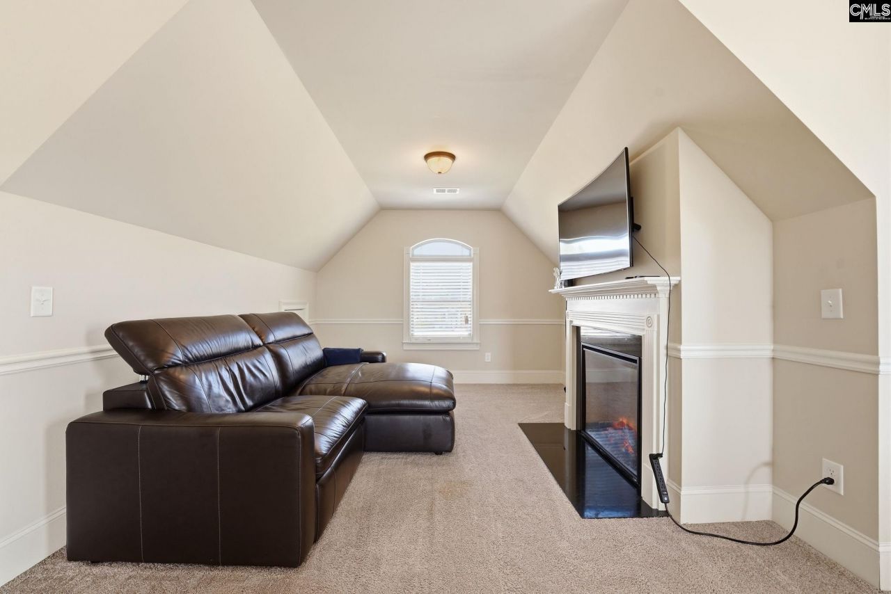 8 Hillfoots Photo 39