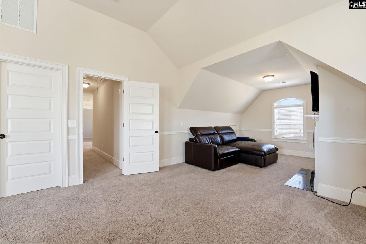 8 Hillfoots Photo 40