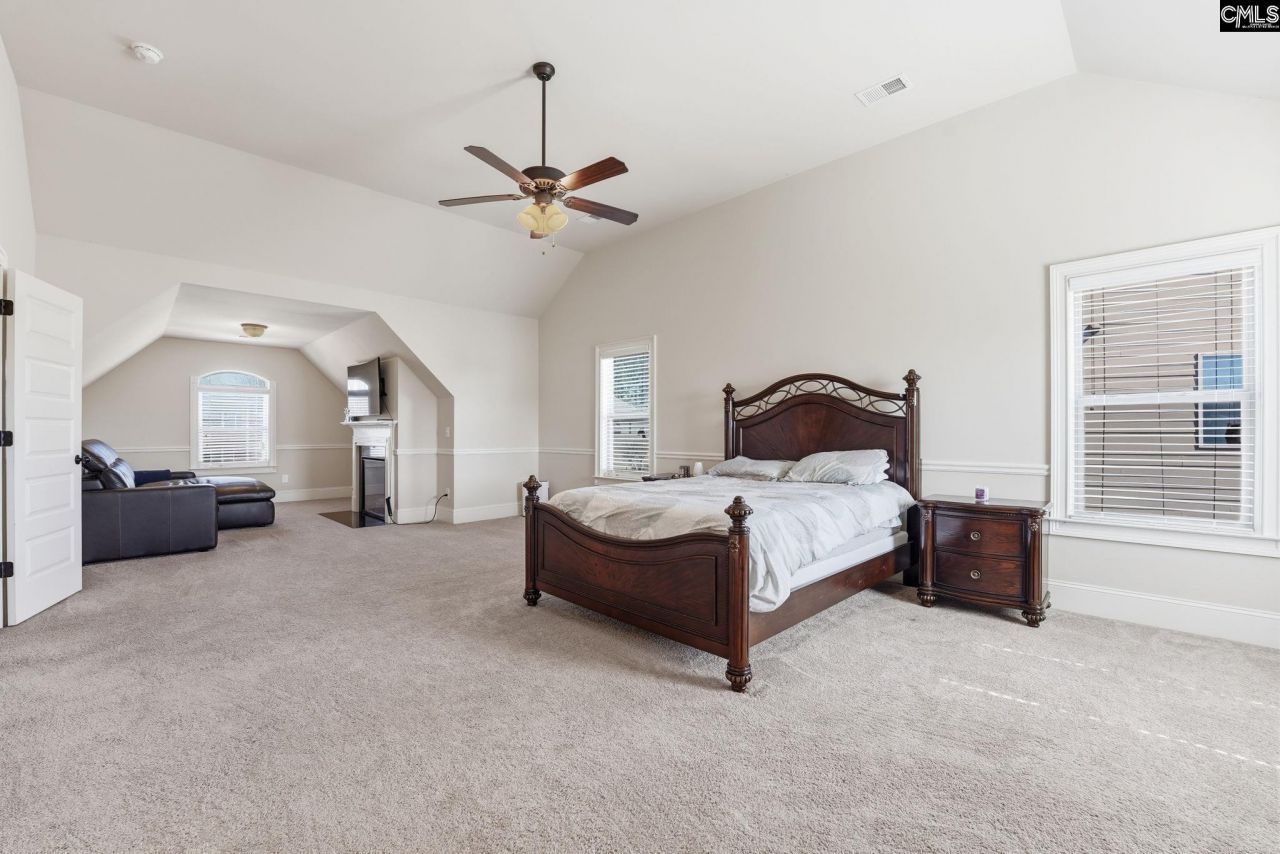 8 Hillfoots Photo 42