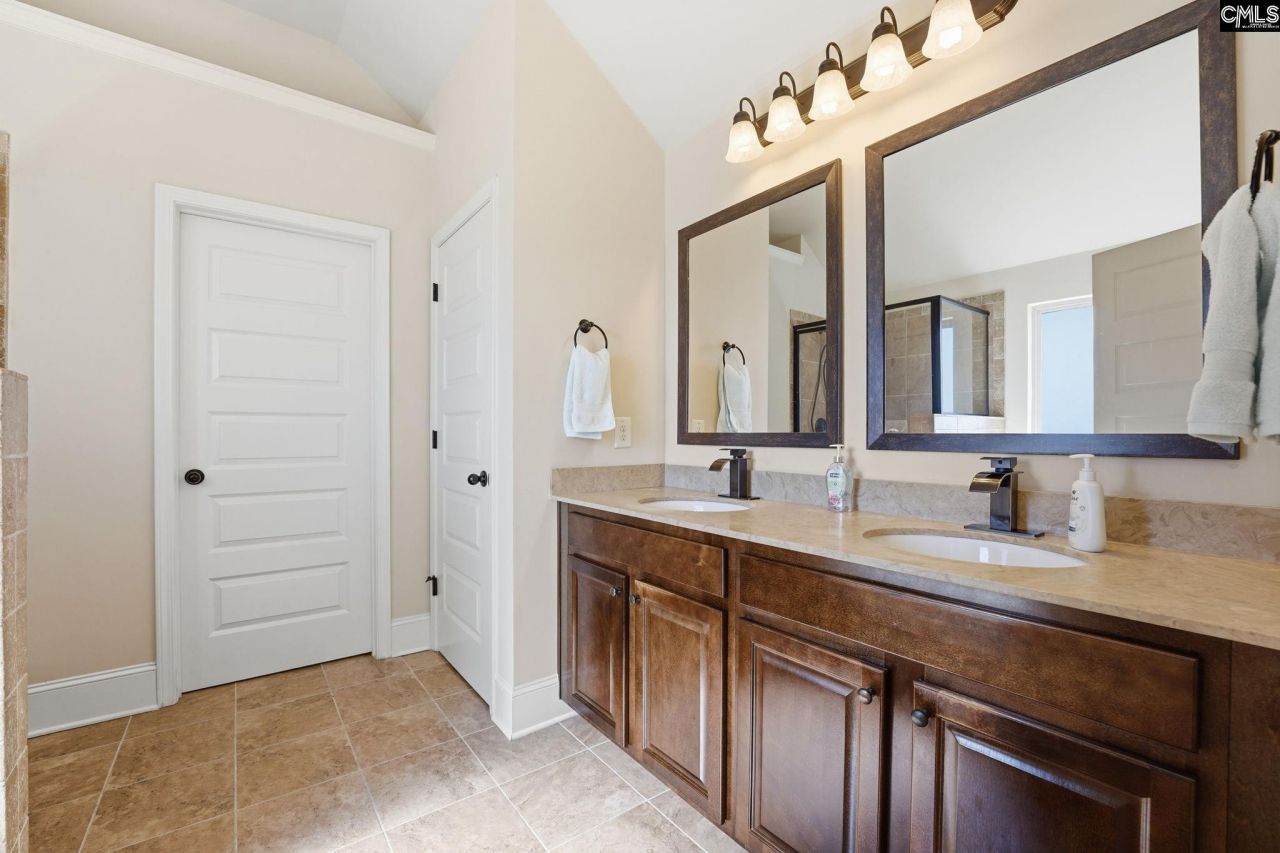 8 Hillfoots Photo 44