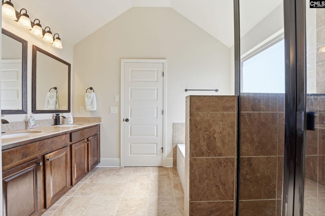 8 Hillfoots Photo 46