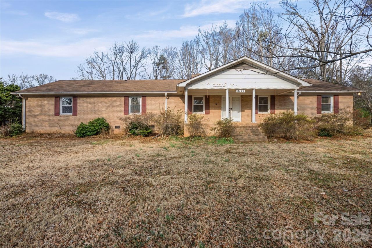8122 Knollwood Circle, Charlotte, NC 28213 Main Photo