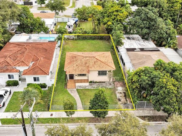 831 NW 21st Ct, Miami, FL 33125