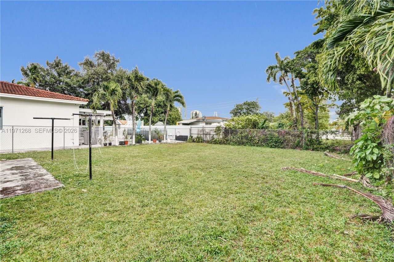 831 NW 21st Ct, Miami, FL 33125 Photo