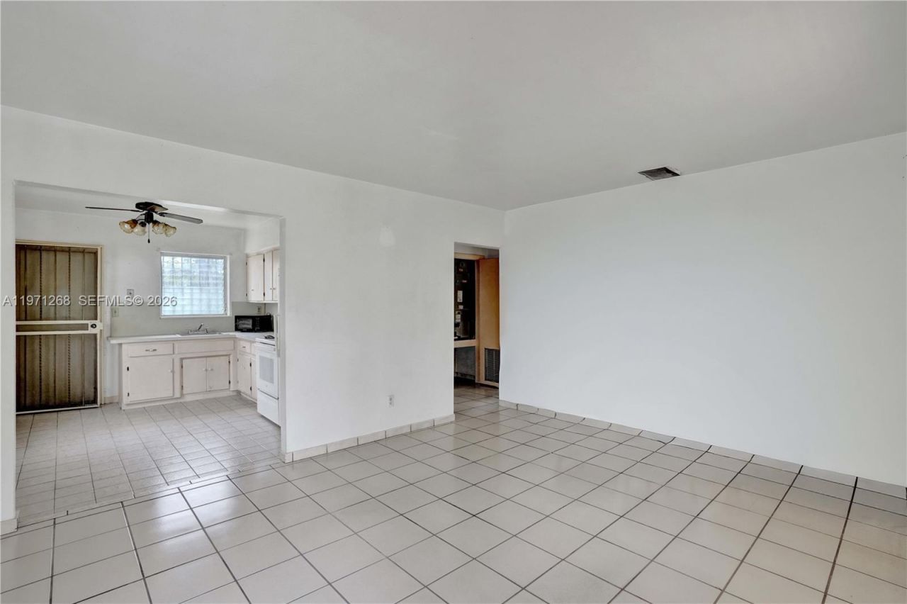 831 NW 21st Ct, Miami, FL 33125 Photo