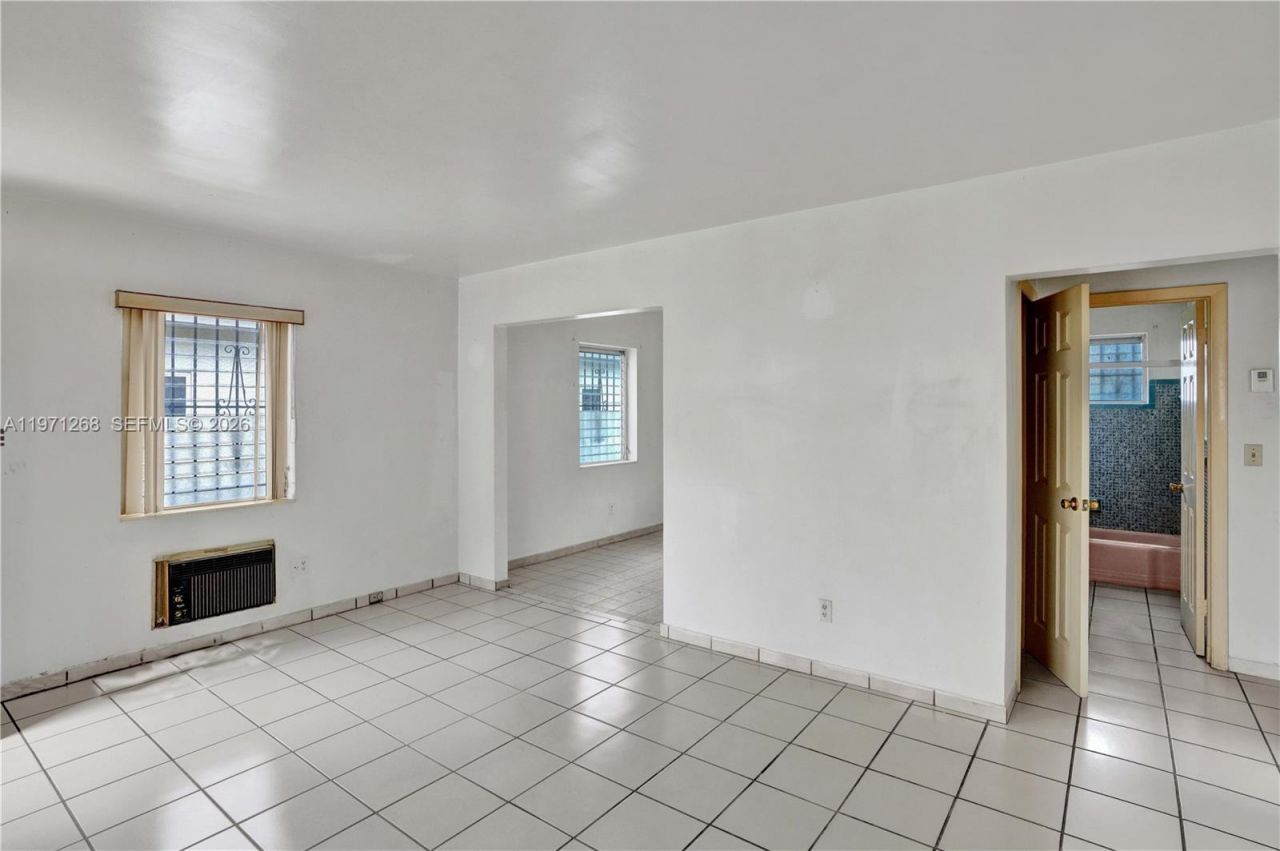 831 NW 21st Ct, Miami, FL 33125 Photo