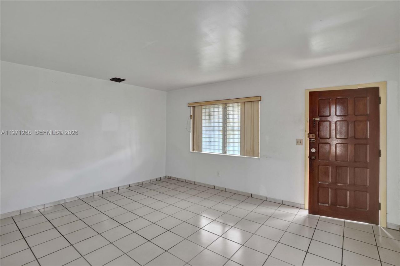 831 NW 21st Ct, Miami, FL 33125 Photo