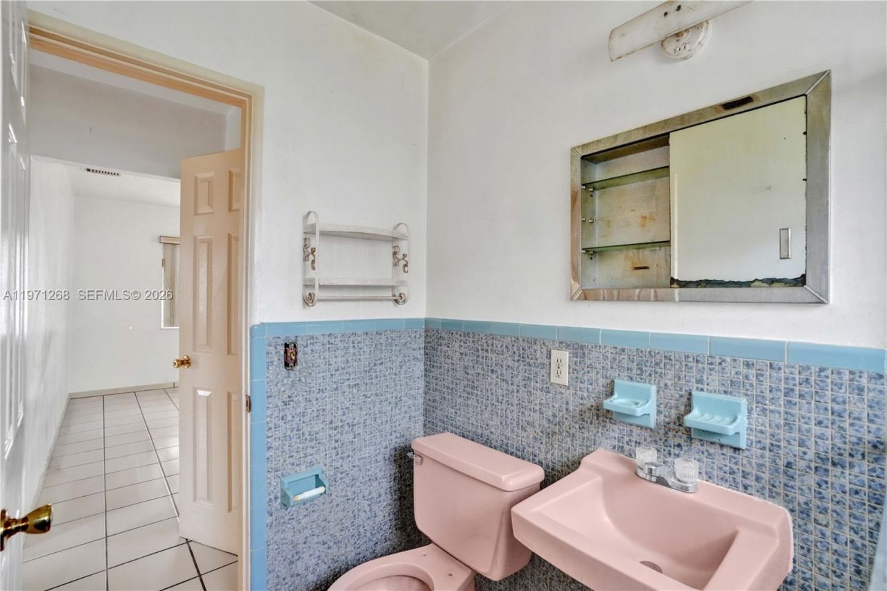 831 NW 21st Ct, Miami, FL 33125 Photo