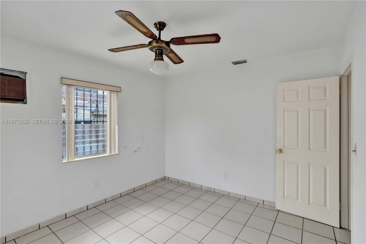 831 NW 21st Ct, Miami, FL 33125 Photo