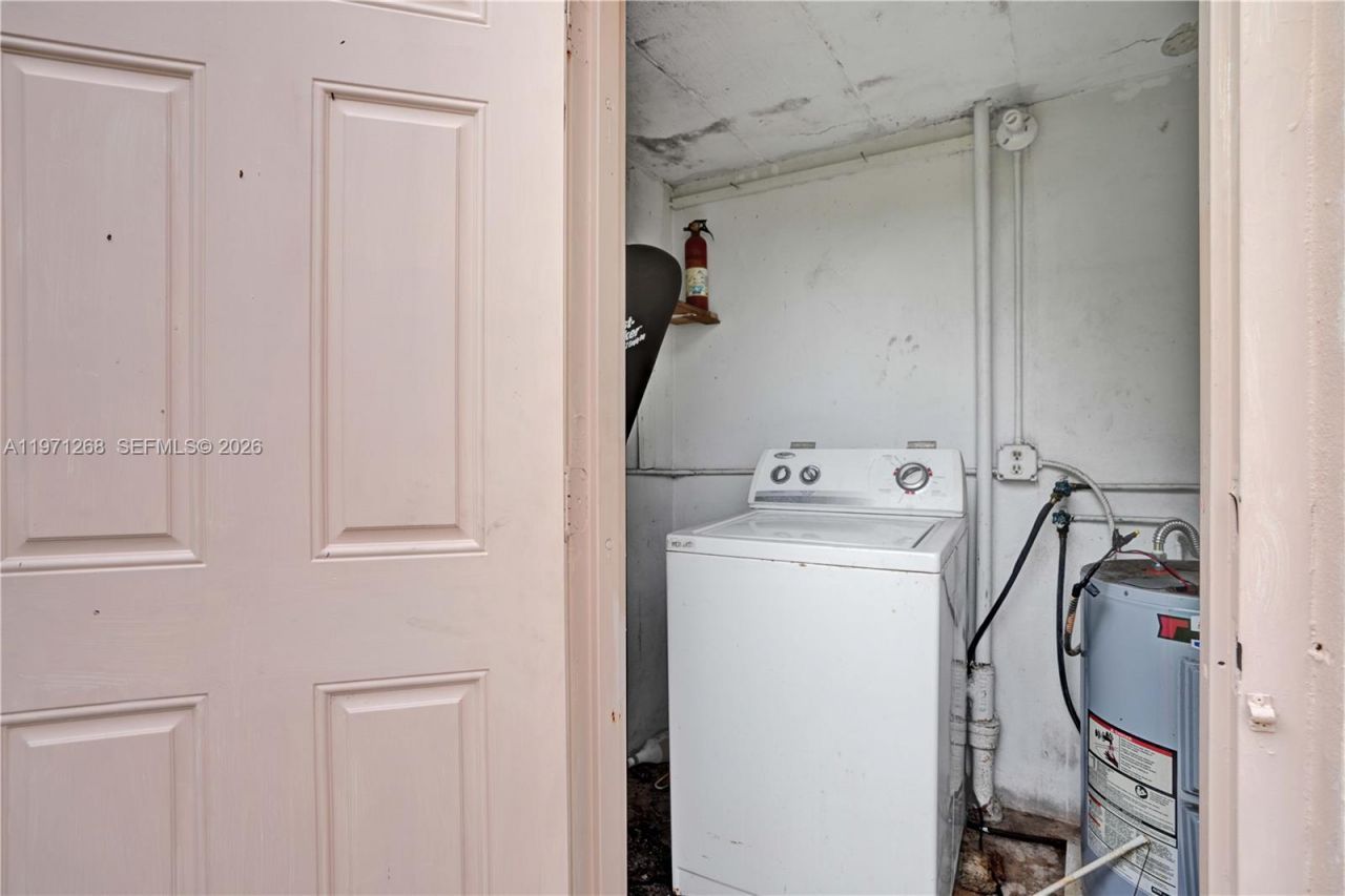 831 NW 21st Ct, Miami, FL 33125 Photo