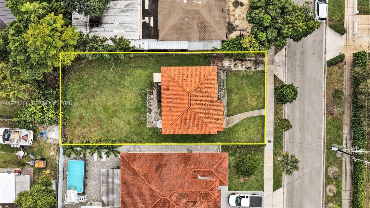 831 NW 21st Ct, Miami, FL 33125 Photo