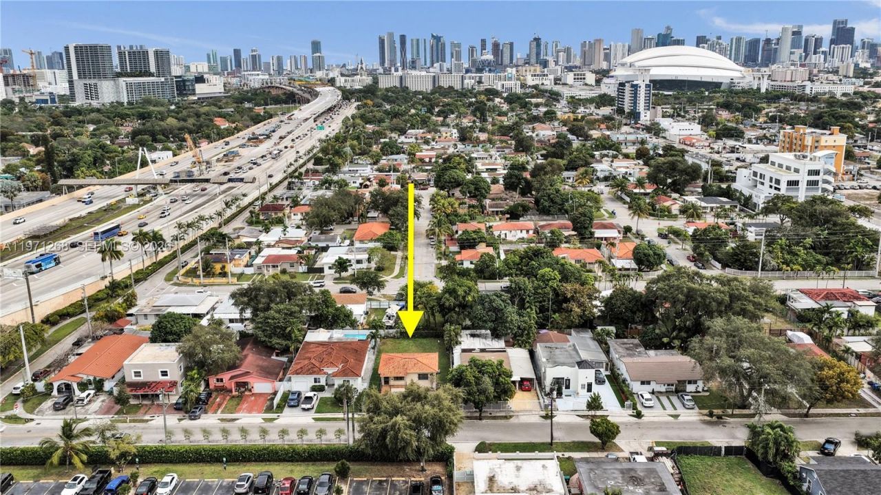 831 NW 21st Ct, Miami, FL 33125 Photo