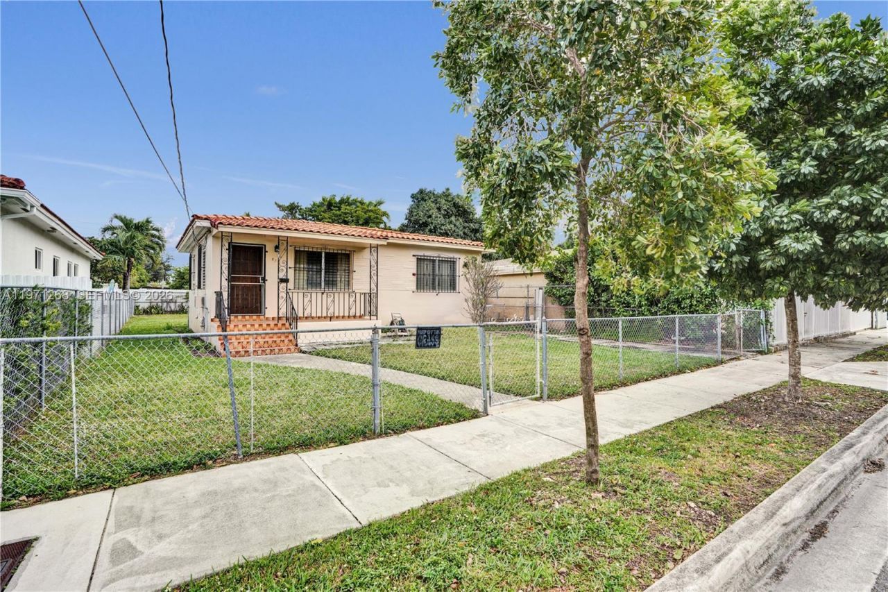 831 NW 21st Ct, Miami, FL 33125 Photo