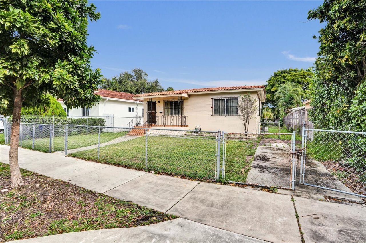 831 NW 21st Ct, Miami, FL 33125 Photo