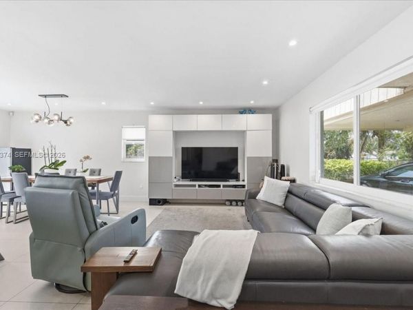 6140 SW 62nd St, South Miami, FL 33143