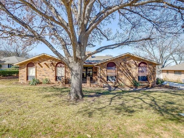 6304 Wakeland Court, Fort Worth, TX 76133