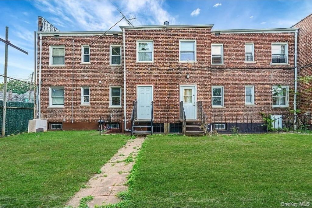 20202 109th Avenue, Saint Albans, NY 11412 Main Photo