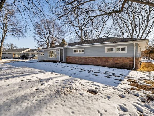 14 Kenwood Drive , Hazelwood, MO 63042