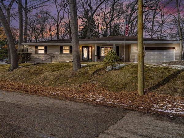 1775 Monroe Beach, Battle Creek, MI 49014