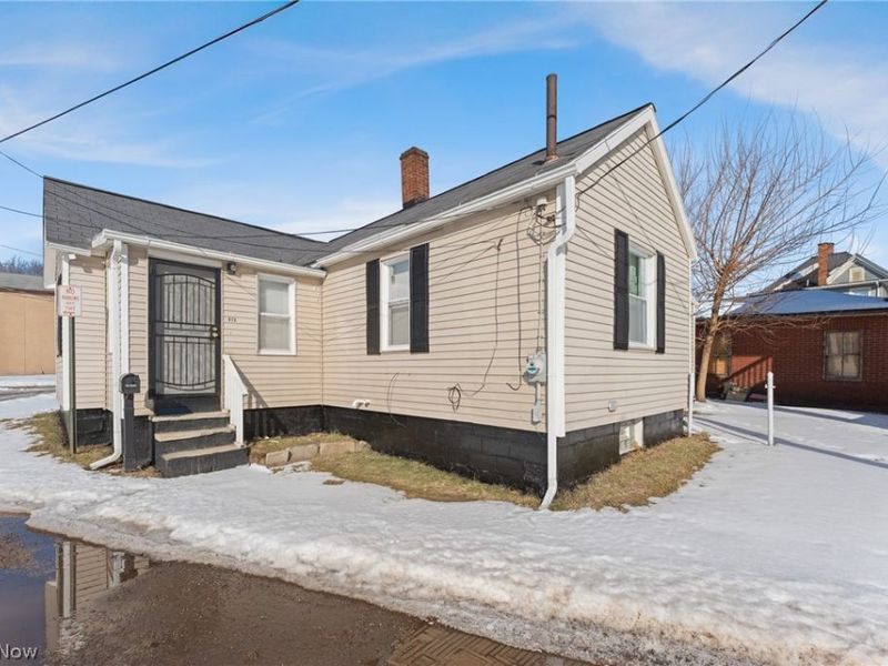 912 Essig Court NW, Canton, OH 44703 Photo 2