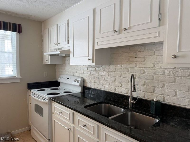 994 Erin Drive, Kent, OH 44240 Photo 12