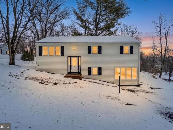 5 LOCUST CIRCLE, ETTERS, PA 17319