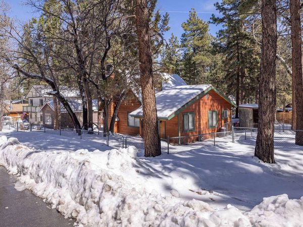 265 Cedar Lane, Sugarloaf, CA 92386