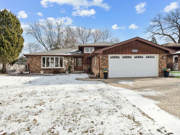 10033 S 87th Avenue, Palos Hills, IL 60465