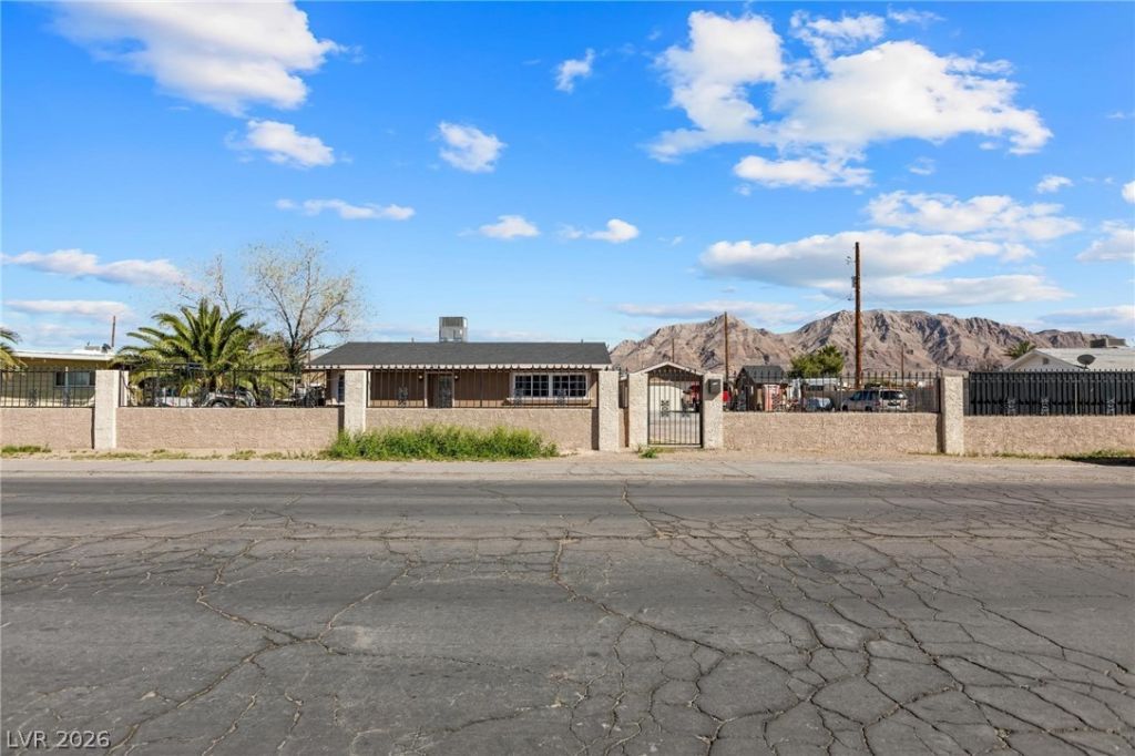 2176 N Christy Lane, Las Vegas, NV 89156 Main Photo