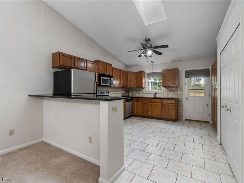 527 S Frank Boulevard, Akron, OH 44313 Photo 12