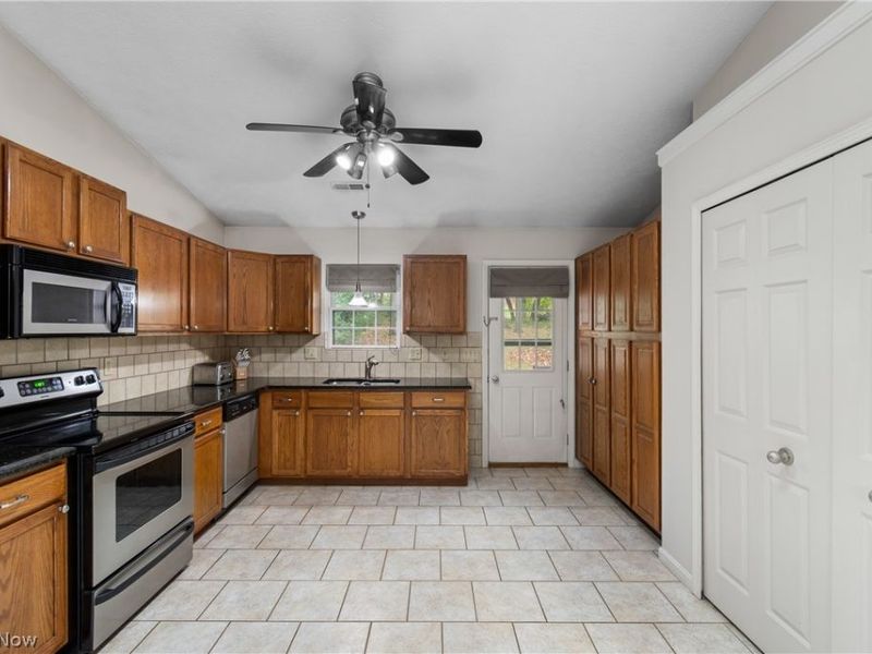 527 S Frank Boulevard, Akron, OH 44313 Photo 13