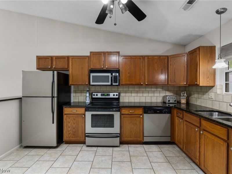 527 S Frank Boulevard, Akron, OH 44313 Photo 15