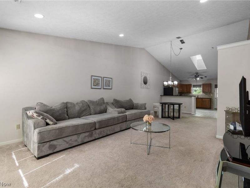 527 S Frank Boulevard, Akron, OH 44313 Photo 8