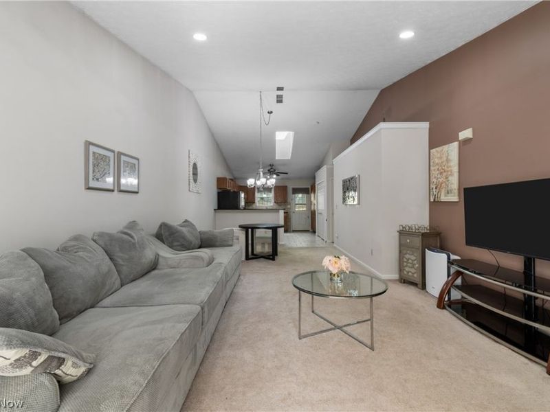 527 S Frank Boulevard, Akron, OH 44313 Photo 9