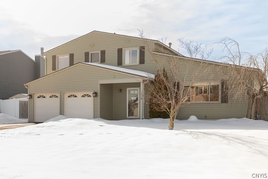 7728 Tirrell Hill Circle, Liverpool, NY 13090 Main Photo